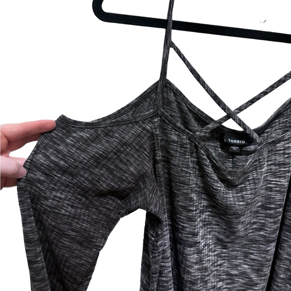 Torrid off the shoulder cross cross grey speckled top - Picture 4 of 4
